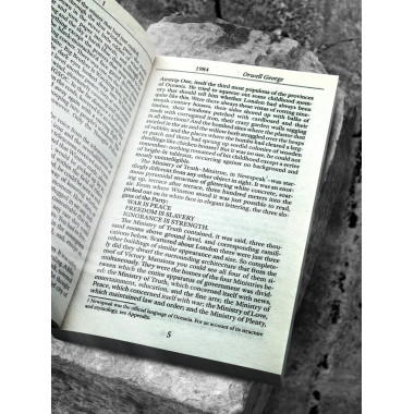 1984 (англ). Orwell George