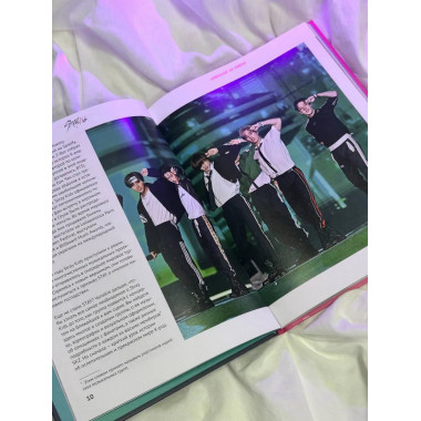 Stray Kids. Фанбук о лидерах K-pop.